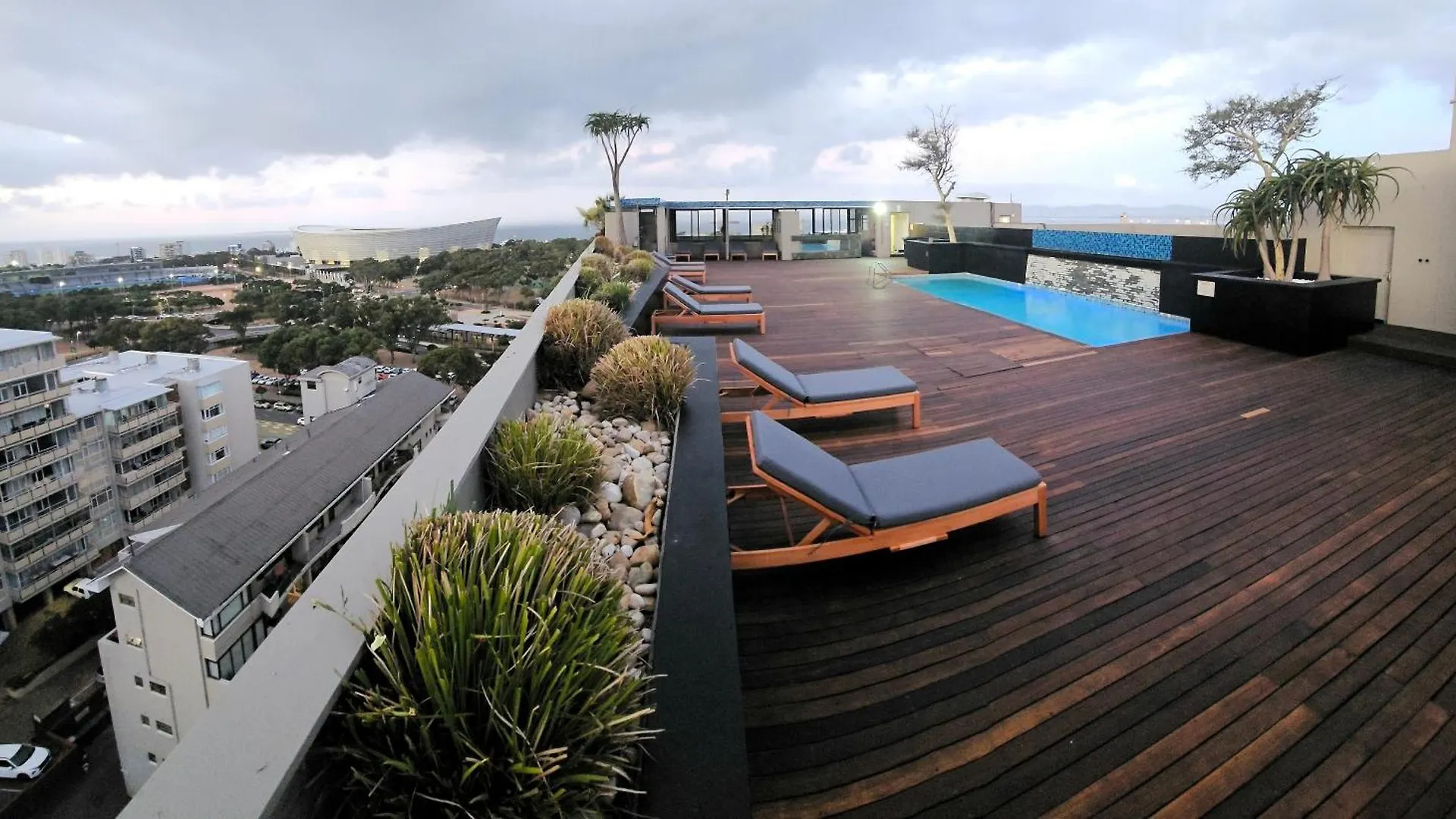 Luxury Rooftop Suite 4Bedroom Cape Royale With V&A Seapoint View Kapstadt 0*,  Südafrika
