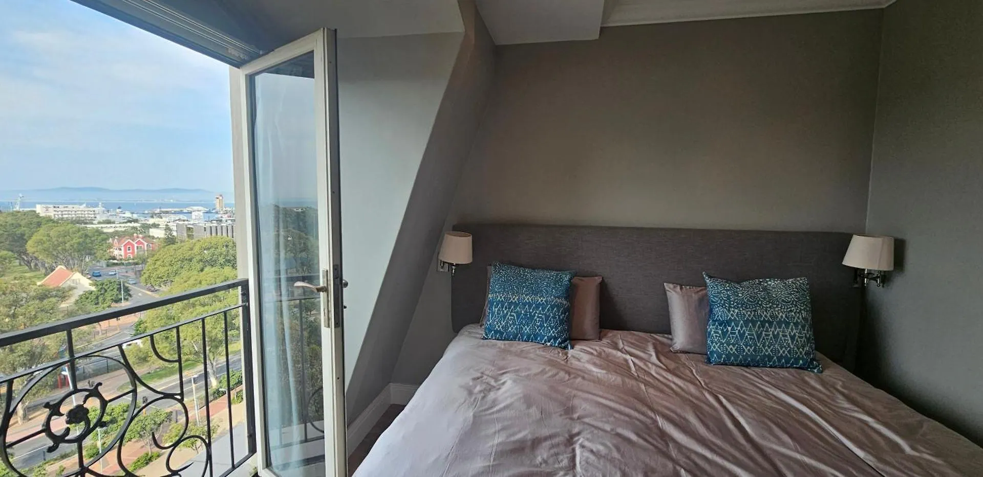 Luxury Rooftop Suite 4Bedroom Cape Royale With V&A Seapoint View Cape Town