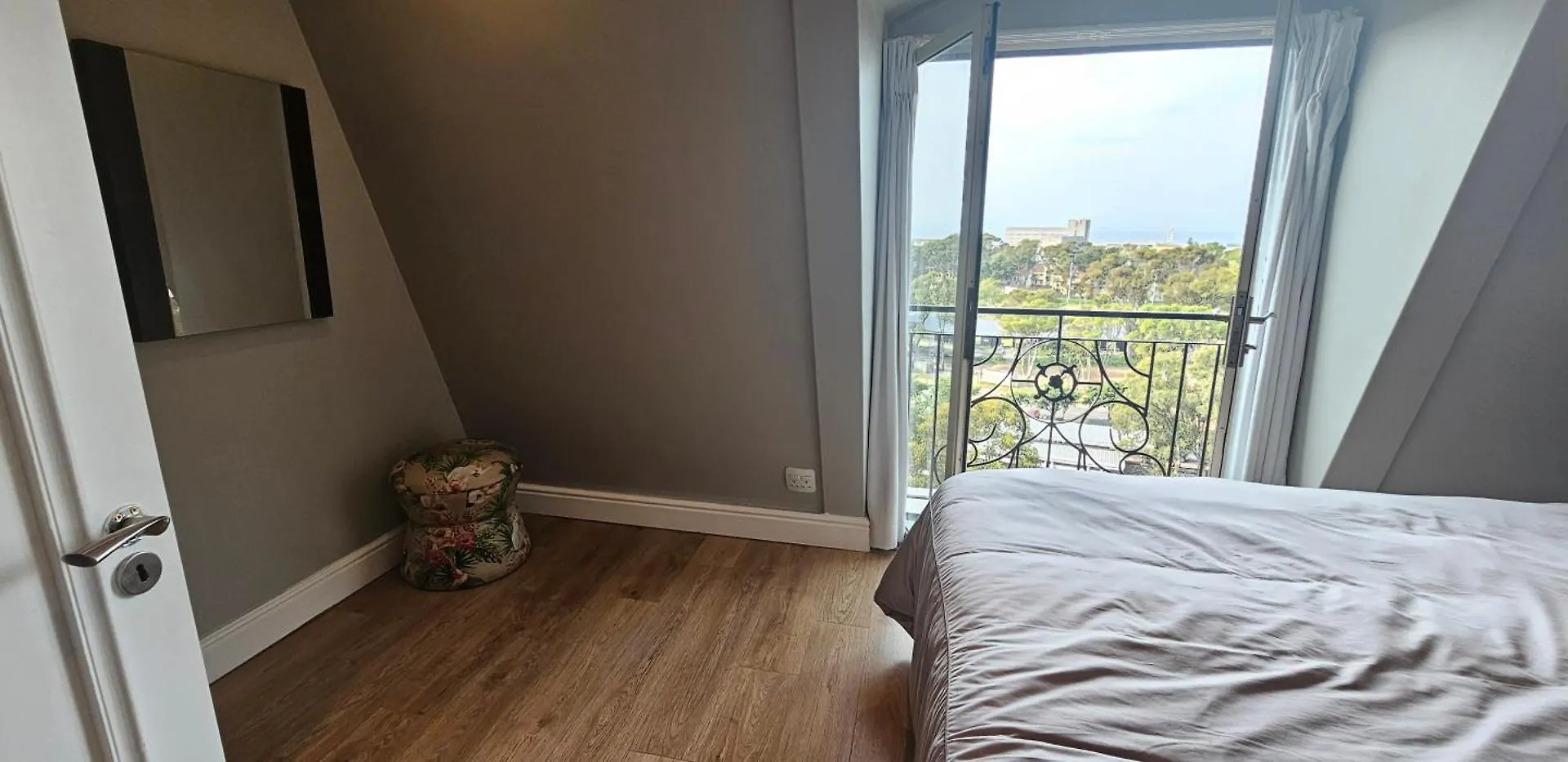 Luxury Rooftop Suite 4Bedroom Cape Royale With V&A Seapoint View Cape Town